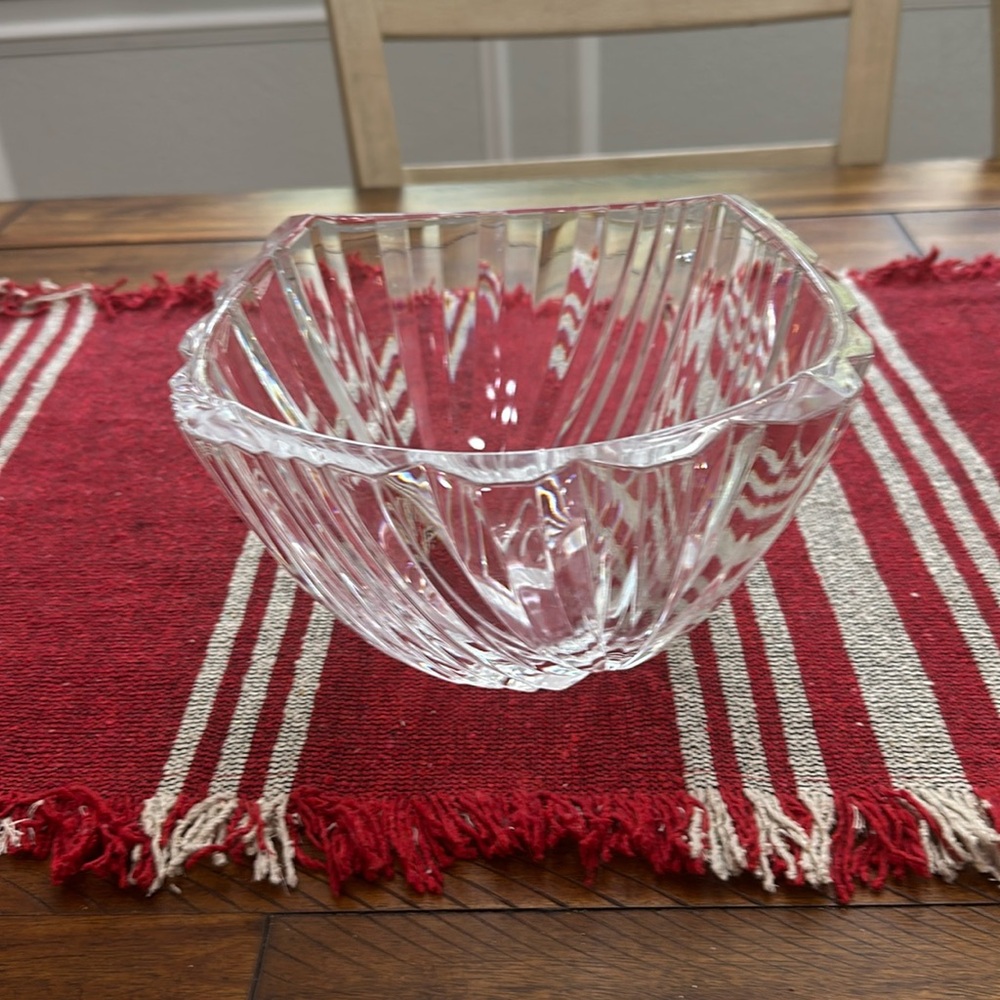 Waterford Crystal square bowl with rounded corners
5 1/2” tall x 8” diameter